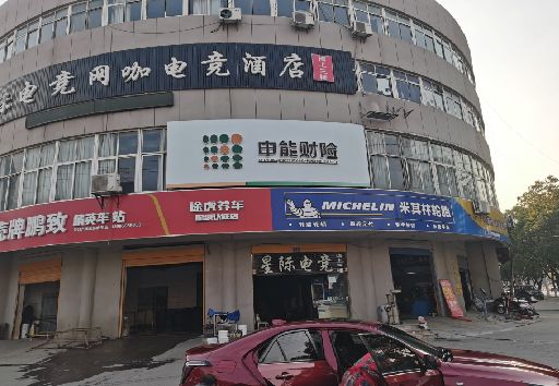 龙南发光字招牌安装流程。